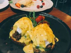牛油果鲜虾班尼迪-UPPER KITCHEN(延安路店)