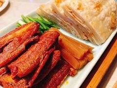 烙饼卷带鱼-局气烤鸭·北京菜(德云社店)