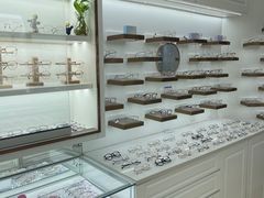 -翰佐蔡司小乐圆·依视路星趣控·暴龙眼镜折扣店