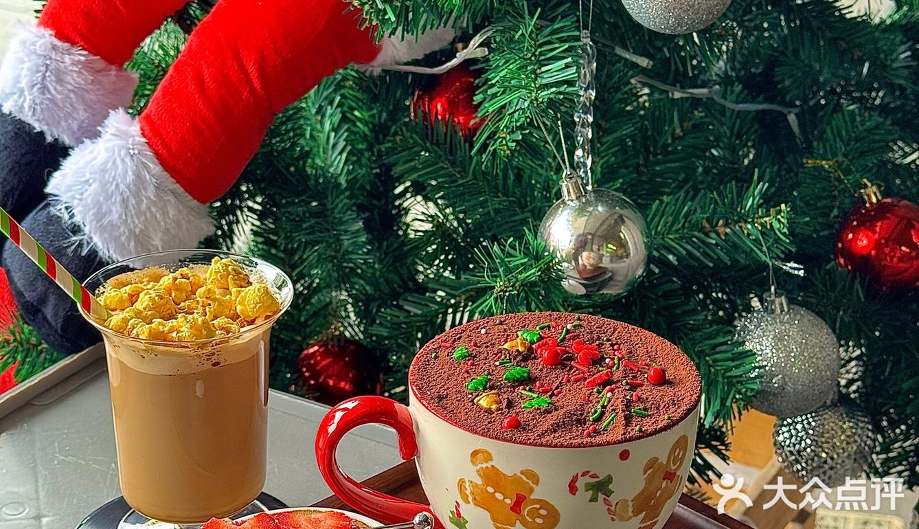 不懂就问！江门的咖啡店都这么圣诞🎄吗？？