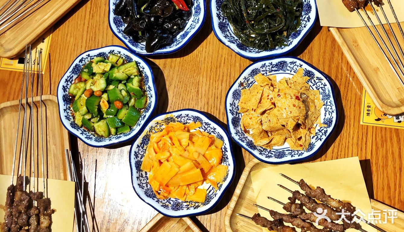 来网红店挑战超级牛大碗，干饭人干出一碗公益面