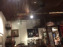 -Cuc Gach Quan Restaurant