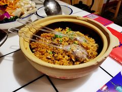 砂锅炒饭-喜悦小串丹东小黄牛海鲜烧烤大排档(民主广场店)