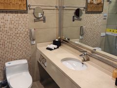 -乌兰湖畔草坪轻奢营地