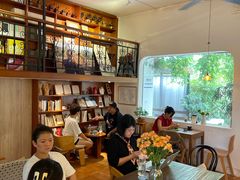 -彳亍咖啡·这里(水湾路店)