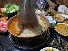 -果松木炭酸菜铜火锅·外婆参鸡汤