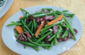 Beef Stir-fried with Melon Sprouts