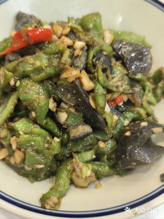 新新湘菜馆(新中街二条店)擂辣椒皮蛋图片