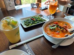 -Chom Cafe and Restaurant