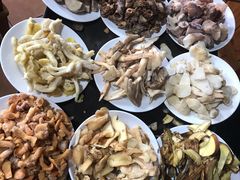 -东巴谷野生菌火锅餐厅