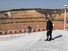 -采薇庄园四季滑雪场