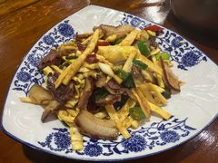 腊肉炒笋尖-苗湘食府(十年店)