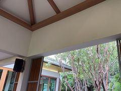 -Chom Cafe and Restaurant