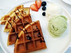 华夫饼配冰淇淋-丽莎沙拉轻食餐厅(国贸店)