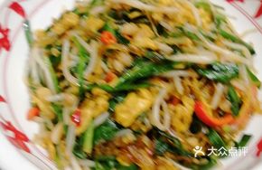 Bean Sprout and Chives Stir-fried with Eggs