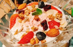 Chia Seed Yogurt Pudding