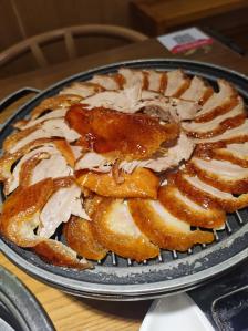 吃了好多家守财奴烤鸭这次确实让人有点失望位子还是比较好找就在商圈