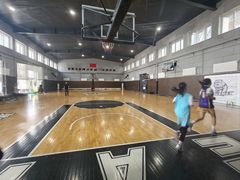 -梦想之巅·青少年篮球·羽毛球·培训中心(西站店)