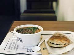 -荀记肉夹馍(三八家乐福店)
