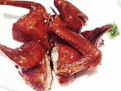 玻璃脆皮润烧乳鸽皇-北京厨房(西安SKP店)