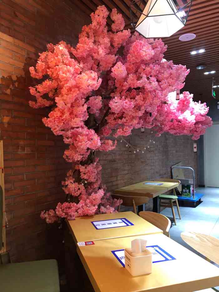 鱼籽村秘制拌饭(龙湖长安天街店)-"[薄荷]环境:门头沟石景山接壤的