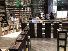 -钟书阁(群光广场店)
