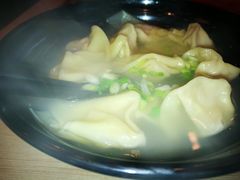 鲜肉小馄饨-王家沙点心店(西康路店)