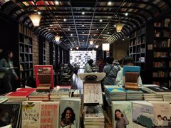 -钟书阁(松江泰晤士小镇店)