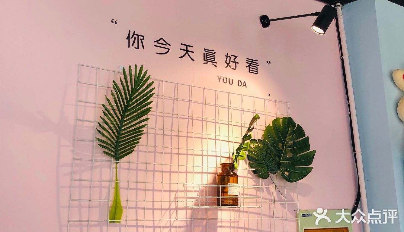 中午饭点需要排队 还好我机智
