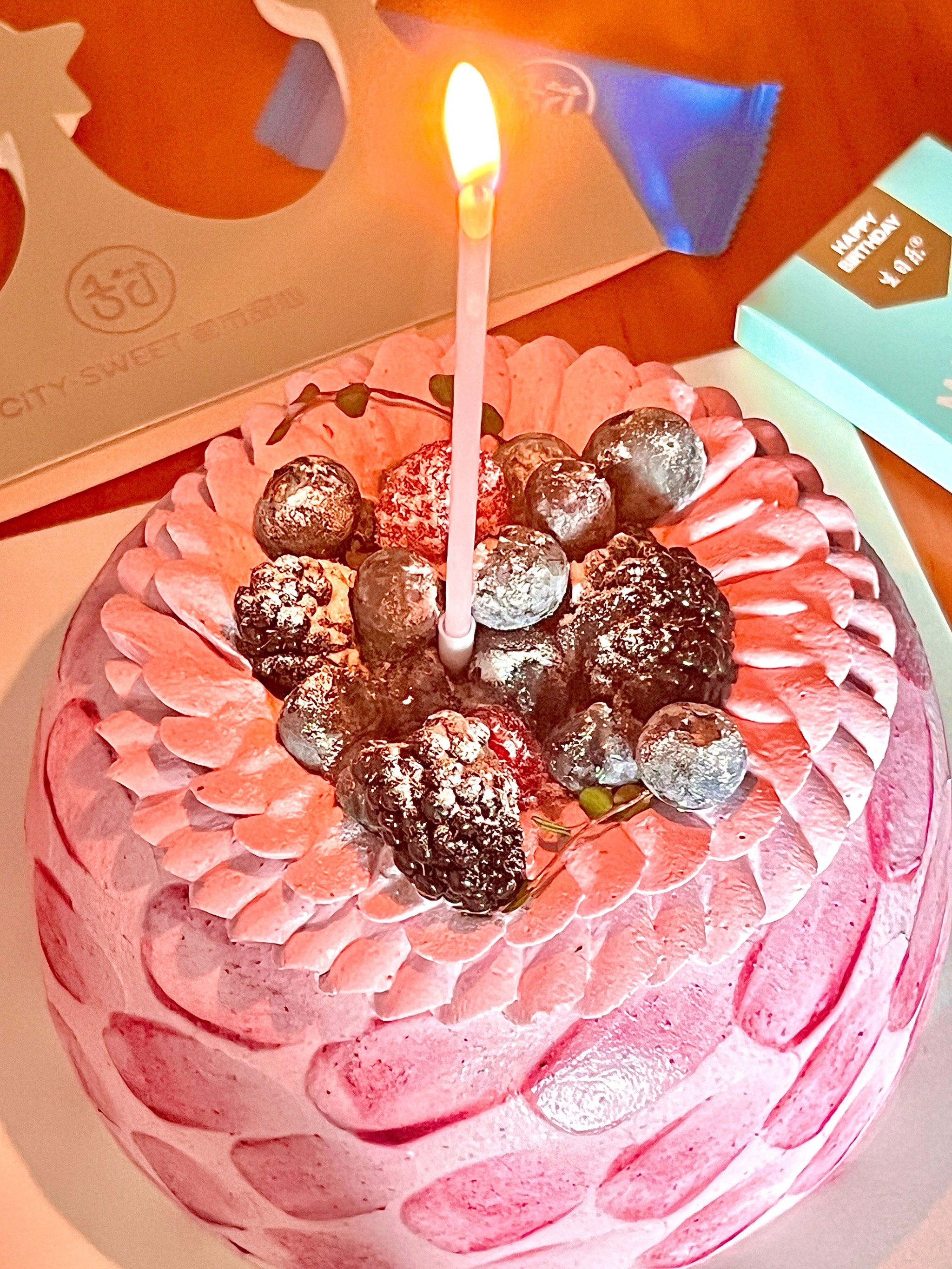 真的不知道会有多开朗😄

#南宁吃喝玩乐#生日蛋糕#最好吃的