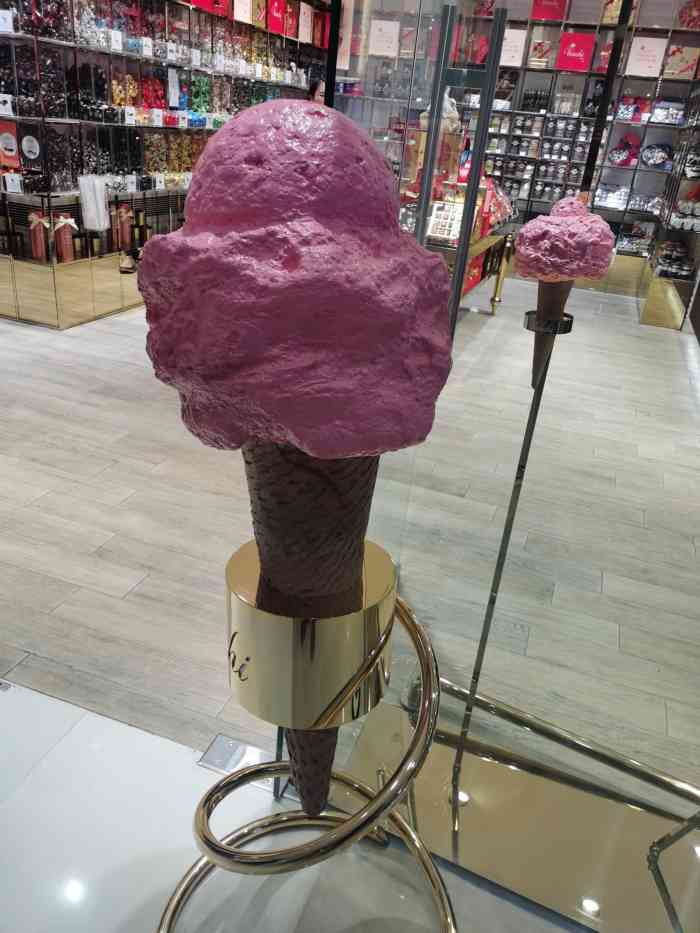 venchi 闻绮(国贸商城店)-"这次是开心果和焦糖,上一次没有吃到开心果