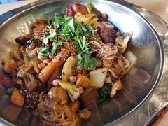 -愉肴麻辣香锅(中山路店)