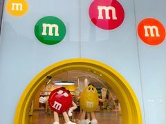 -m豆巧克力世界(上海世茂广场店)