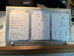 -彳亍咖啡·这里(水湾路店)