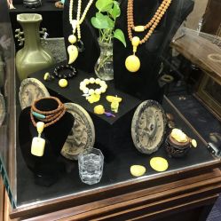 -灵彩珠宝(朗香街店)