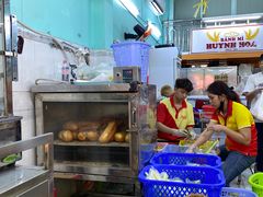 -Bánh Mì Huynh Hoa