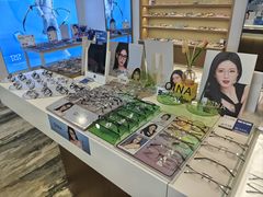 -三目眼镜·蔡司视觉合作店(青浦宝龙店)
