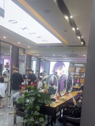 -藤野造型烫染·漂发