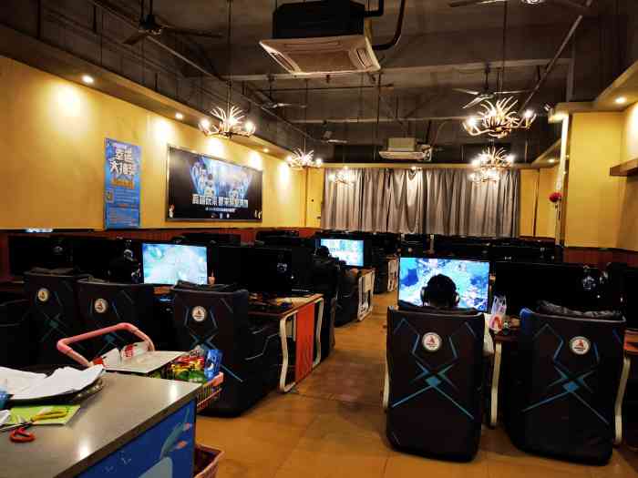 网鱼网咖(广州番禺大石店)-"总的来说服务态度很好一进来就听到一堆