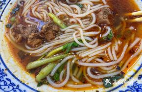 Sichuan-style Chicken and Rice Noodles