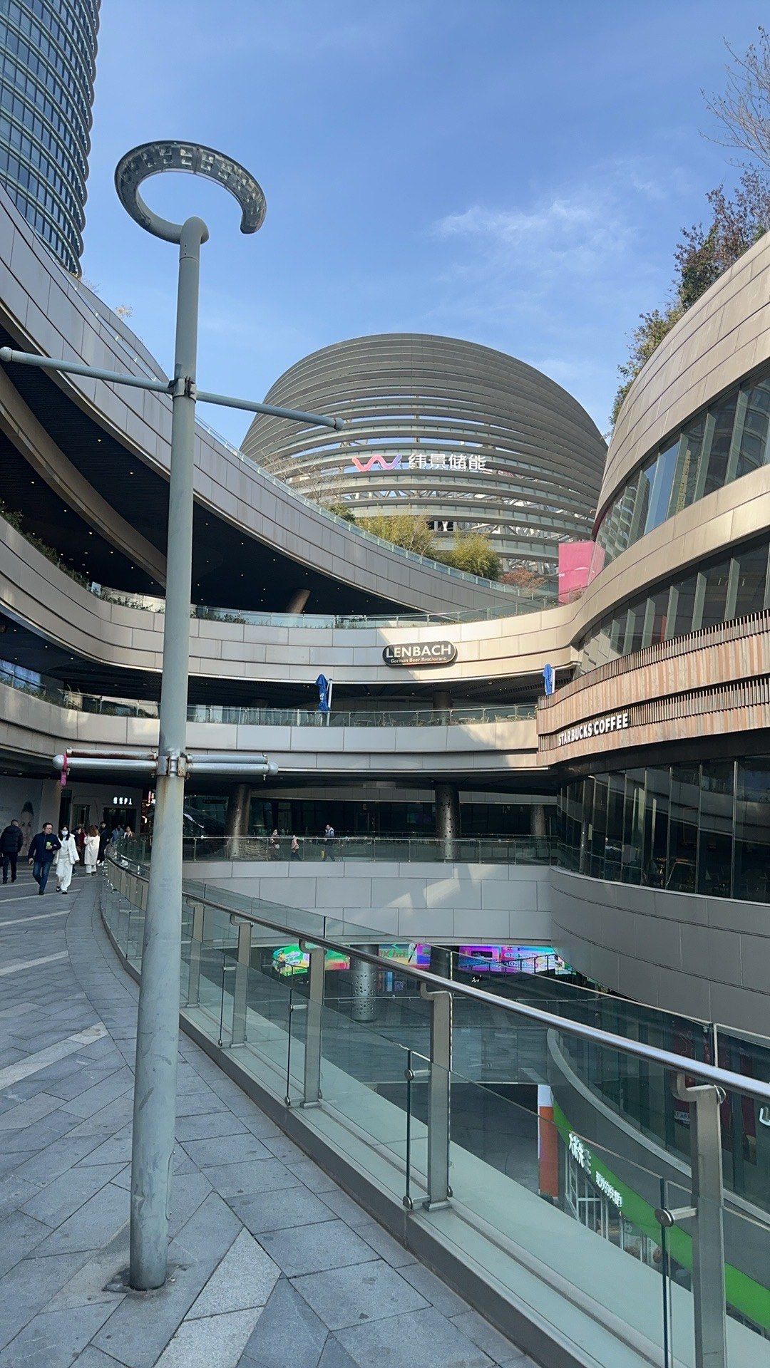 商场里人呢?白玉兰广场周末人气实拍