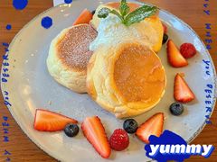 莓果奶油芝士舒芙蕾松饼-UPPER KITCHEN(延安路店)