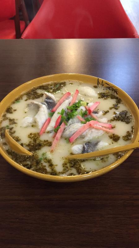 饿吗黄鱼面-"黄鱼面份量充足,汤头雪白浓郁鲜美,黄鱼还.
