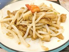 洪湖藕尖菊花芽炒猪颈肉-虾饺妹·粤式手工点心(水荫路店)