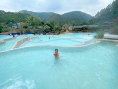 -十万大山布透温泉