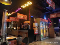 -何师烧烤·小龙虾·江湖川菜·精酿啤酒(成温店)