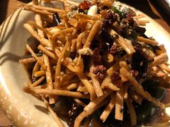 馓子拌皮蛋-大圣烧烤(龙阳店)