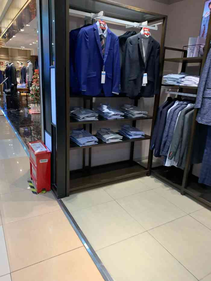 【店铺名称】g2000 【地理位置】常熟市珠海路8号万达广场一楼.