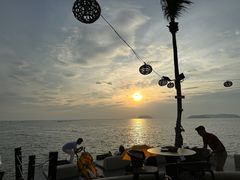 -Sunset Bar(丹绒亚路香格里拉店)
