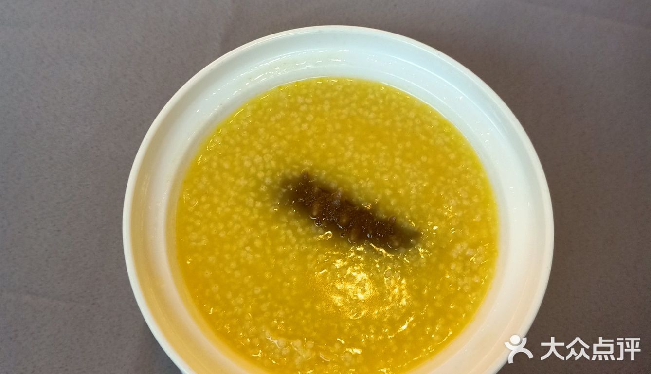 来了几个朋友，一进店门就有人问我们有没有预留好位子